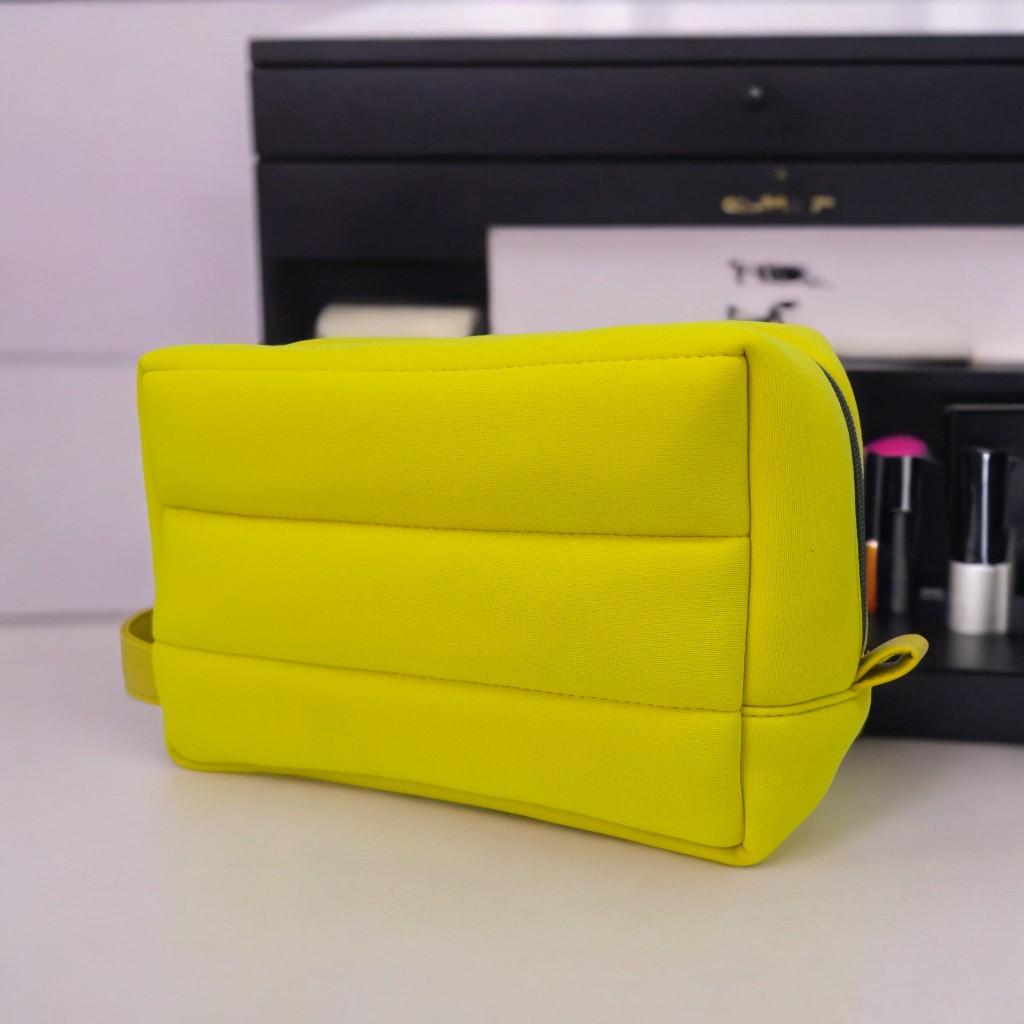 Royal Fair Custom Solid Yellow Soft Neoprene Cosmetic Bag Pouch Big Capacity Neoprene Cosmetic Bag Handle Storage Make up Bag