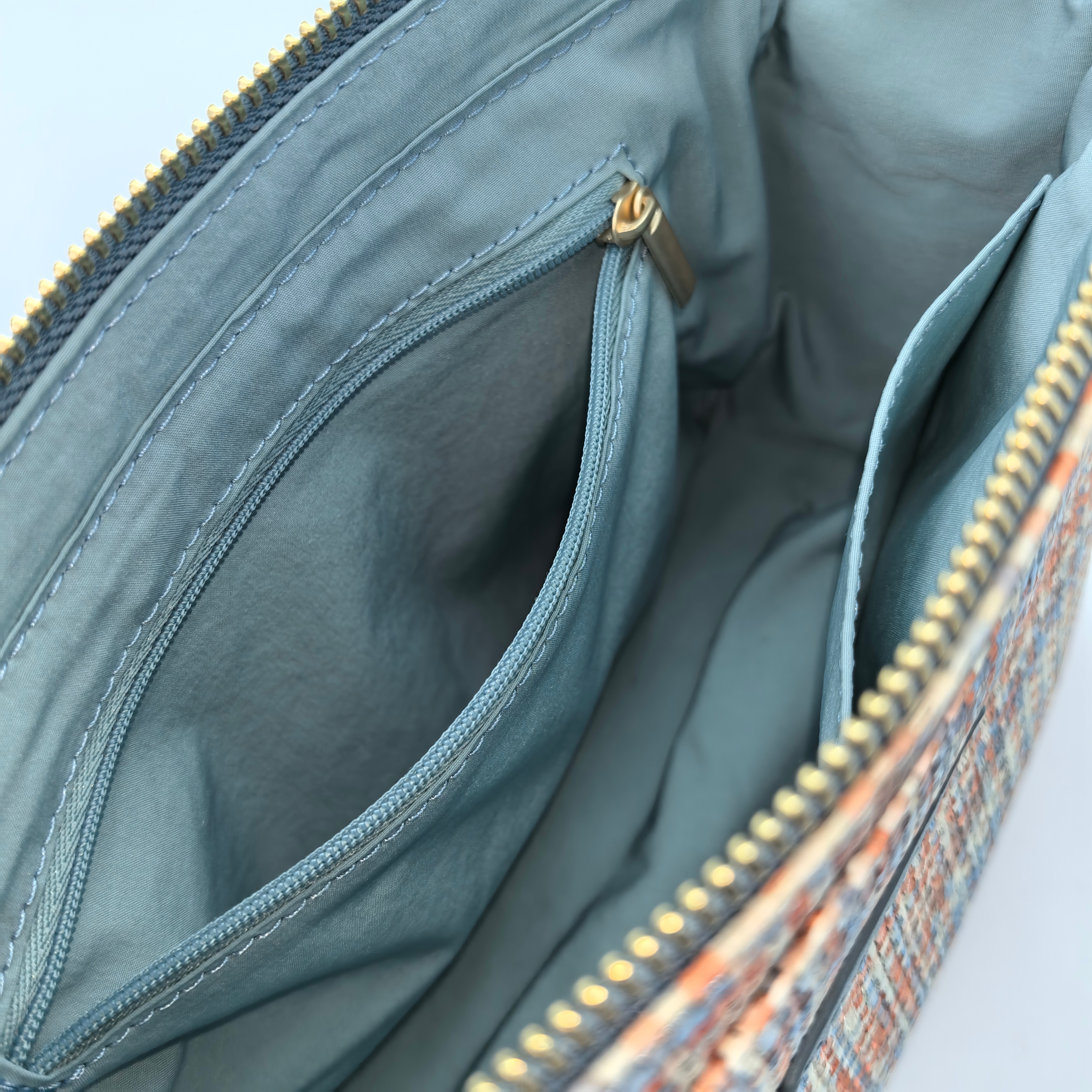 ROYAL FAIR Custom Built Stylish Cosmetic Sack Reliable Zippers Compact Portable Gusseted Design Cosmetic Storage Bag