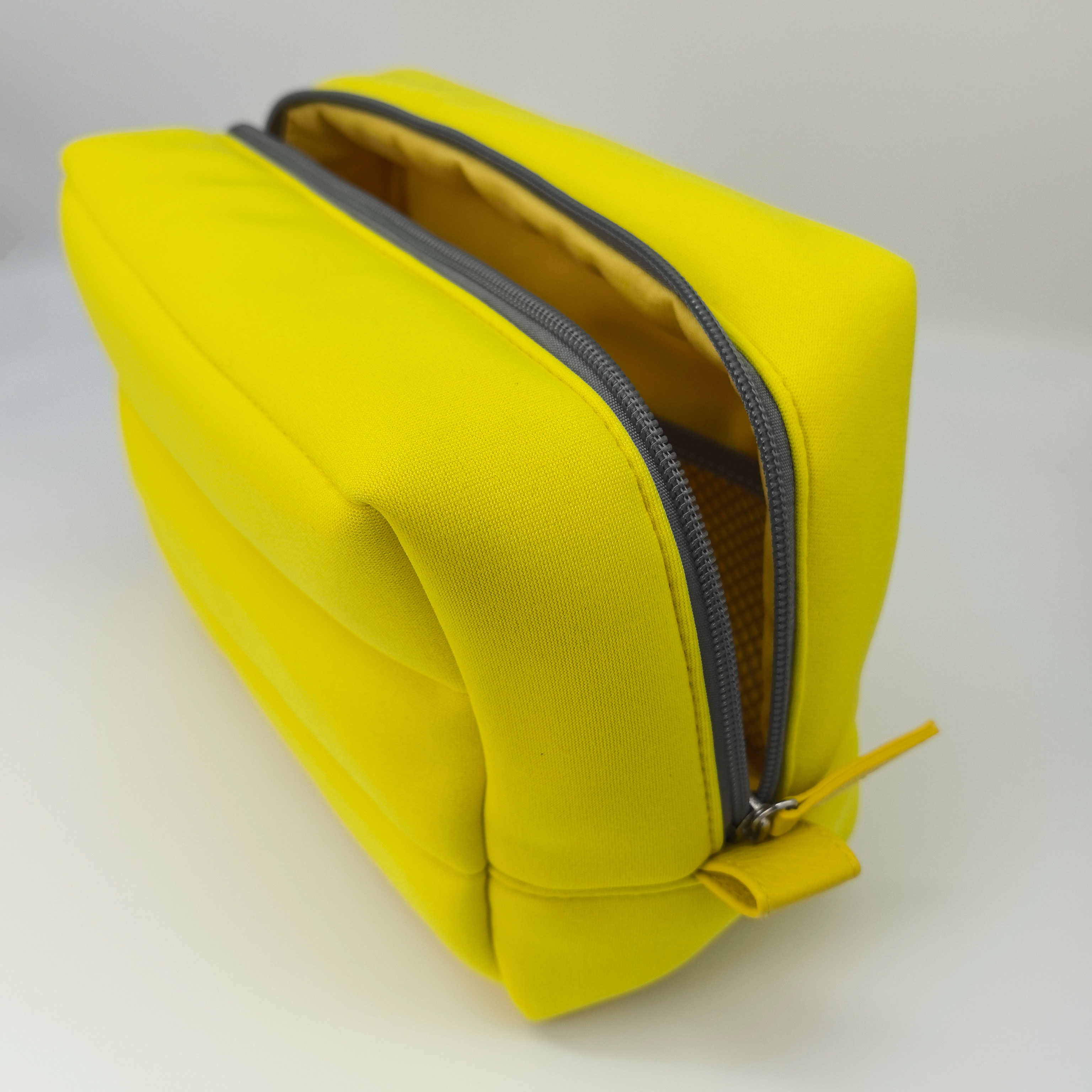 Royal Fair Custom Solid Yellow Soft Neoprene Cosmetic Bag Pouch Big Capacity Neoprene Cosmetic Bag Handle Storage Make up Bag